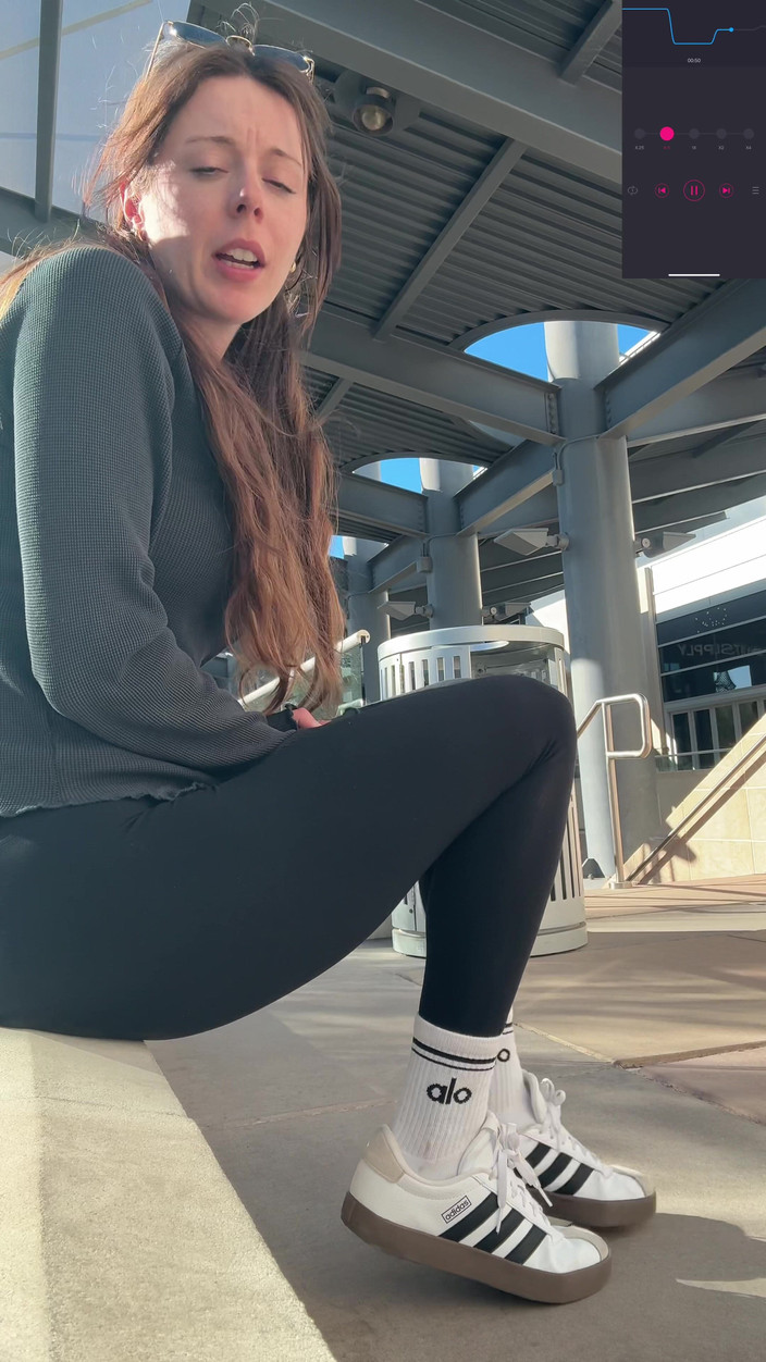 Nadia Foxx: Hledám skvělé místo pro stříkání venku!