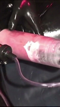 Dick pumping s německými gumovými muži