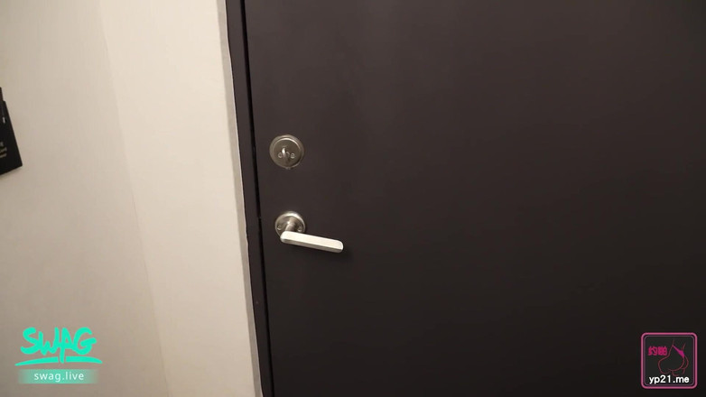 SWAG.live: Baise une petite asiatique et la fait avaler mon sperme.