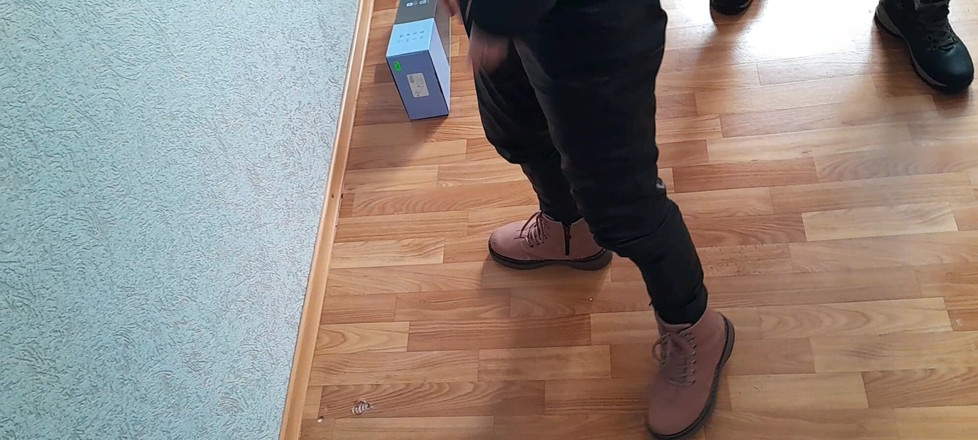 Lesbian-illusion: Dua Teman Wanita Mengucapkan Terima Kasih Saya Hangat Untuk Penghantaran...