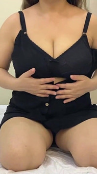 Tante semok toket besar lagi asik masturbasi sampai orgasme
