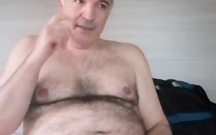 Setesesso7: Piscio nella bottiglia vuota e mi masturbo il cazzo duro...