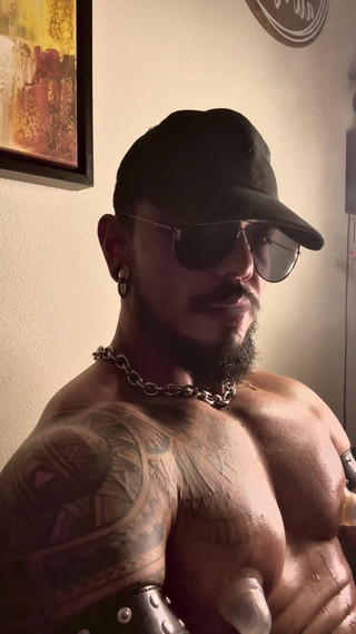 Reds and Muscles: Kouření mě nadržuje