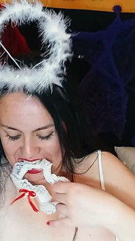 Szczęśliwego Halloween, kochanie. Jestem tak dobry, że nie wiem, jak być złym. Czy nauczysz mnie?