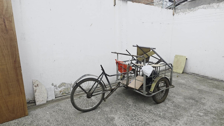 InsaciableX: Die Beste Entdeckung Des Schrottsammlers: Metall Für Eine Riesige Banane...