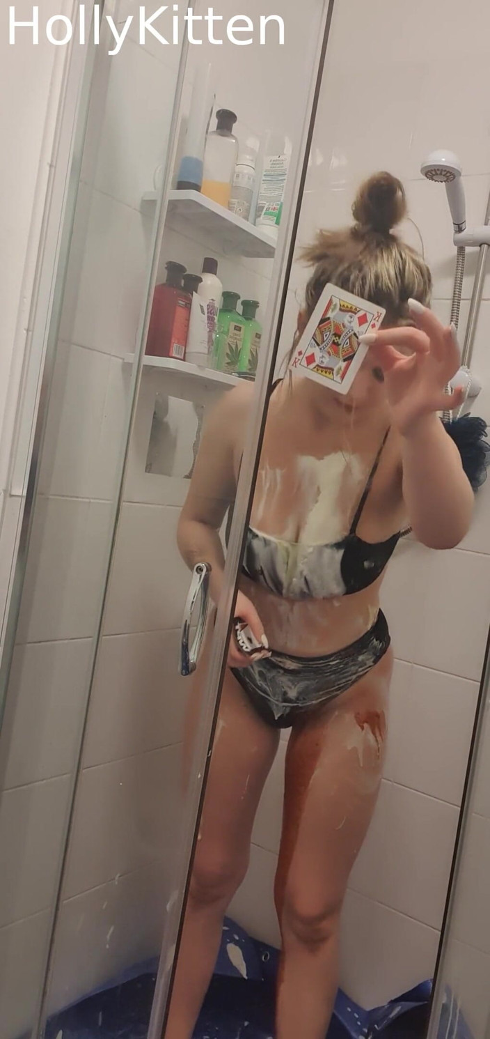 Holly Kitten: HollyKittenn - 頭上のカードゲーム敢えてバケツ