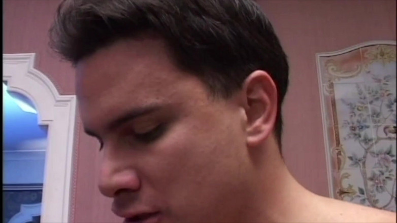 Inhonorof porn: 最初は彼女が彼らのために踊り、その後、夫とその友人にDPでセックスされる