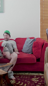 Macecha nabízí zadek k uklidnění šíleného nevlastního syna