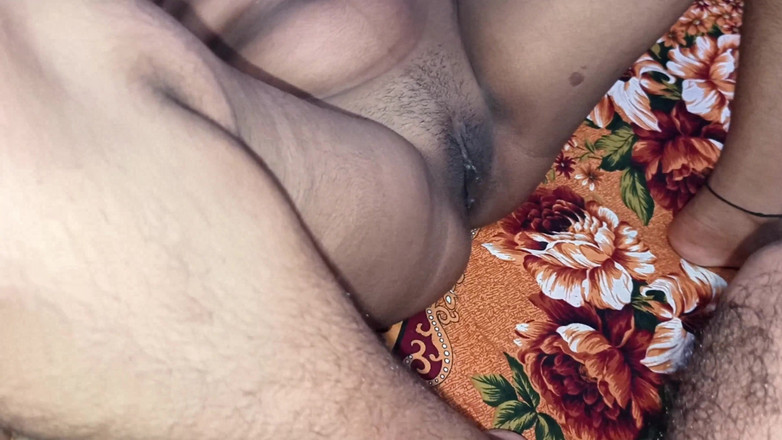 Bithi69gril: 热辣女大学生在我的卧室里做爱，所有印度朋友 第2部分