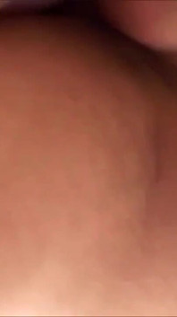 욕조에서 그녀를 보았고 저항할 수 없었어 그녀의 강아지 스타일을 따먹어