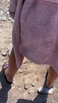 Kompilasi video cewek-cewek ini lagi asik kencing dan dicrot di dalam di tempat umum! Perjalanan Darat! POV!