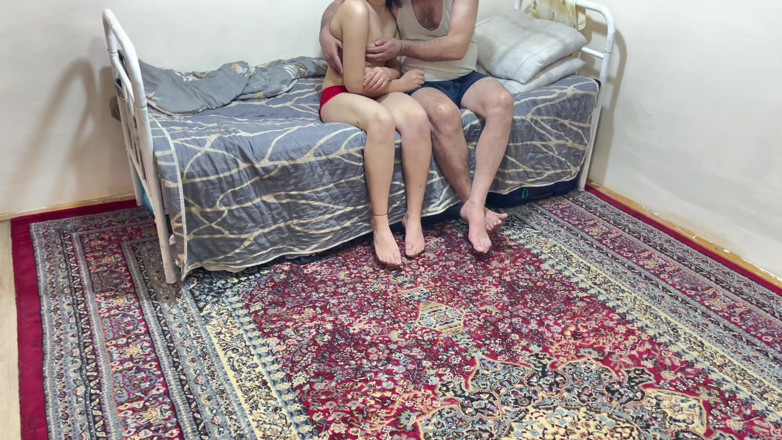 Roben: Genç Sevgilisini Yaşlı Adama Siktirdi