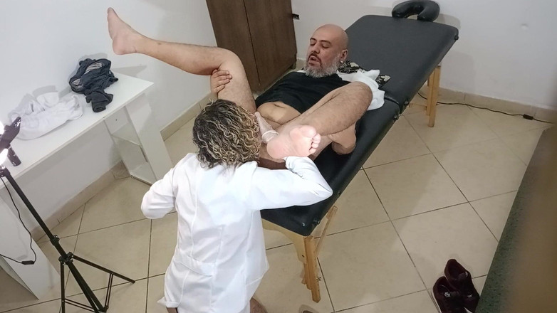Gabi SweetCouplesStories: 肛门医生用她病人的屁股做她想要的任何事情