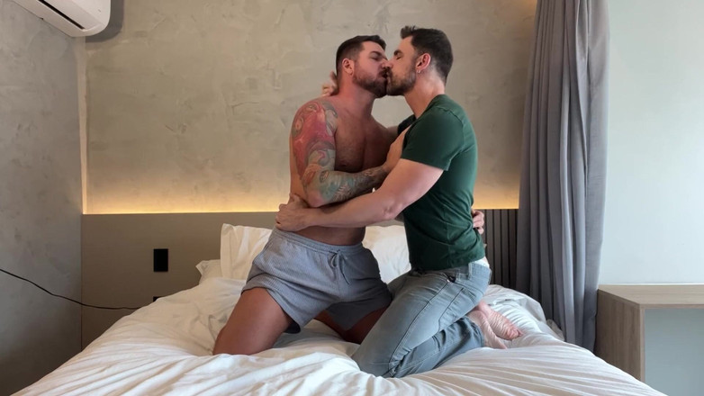 Anton Brazil: Dois Italo-brasileiros Socando Sem Pena Na Cama