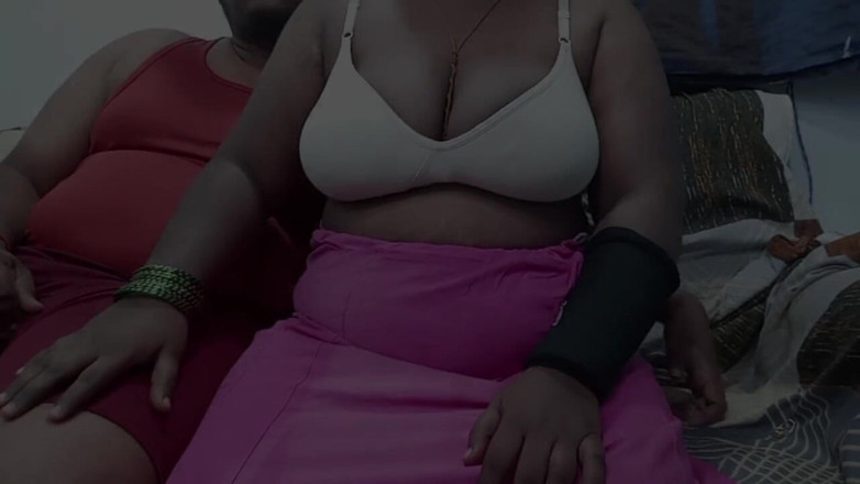 Veni: Hartes muschilecken und fingern, sie stöhnt so heiß