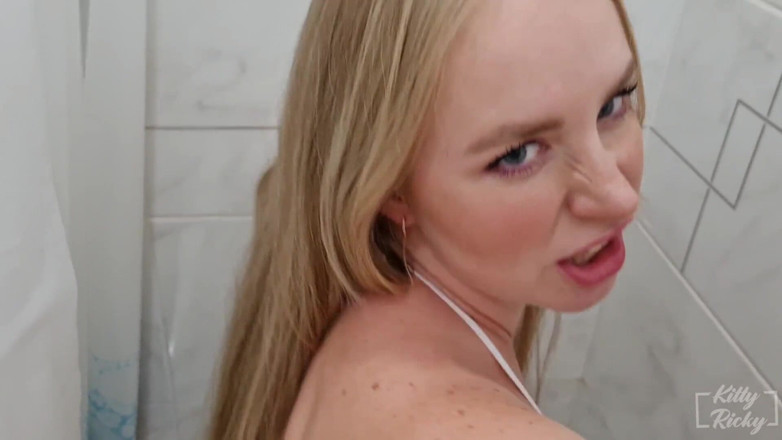 Kelsi69: Ibu tiri Membantu Donny Mandi