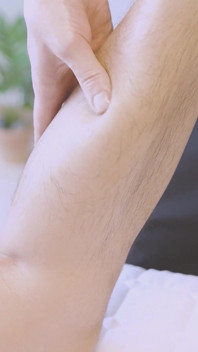 Korejská masáž Twink a anální sex bez sedla
