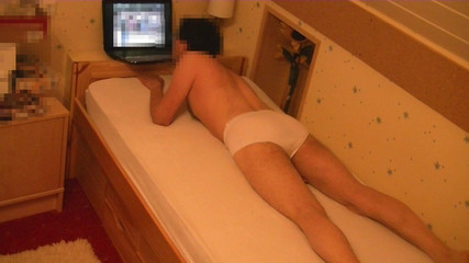 Mark Hannes: Свекруха ковзає, мастурбуючи