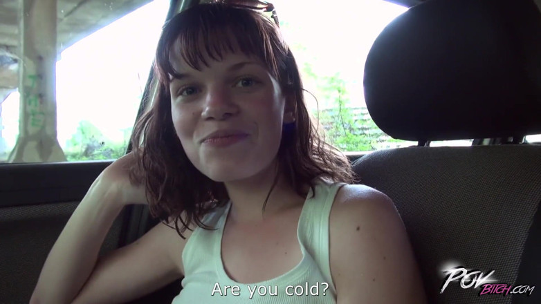 POV Bitch: Pelirroja follada duro en coche con extraño