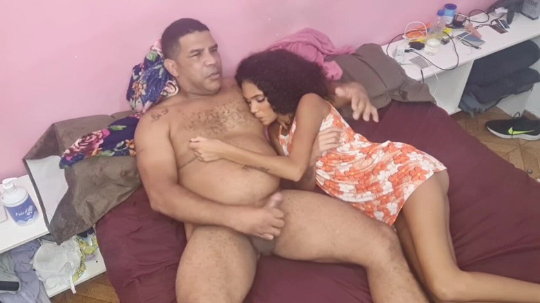 Bebes vagabundas: Karina Mello Tânără slabă sub 50 kg a fost spartă
