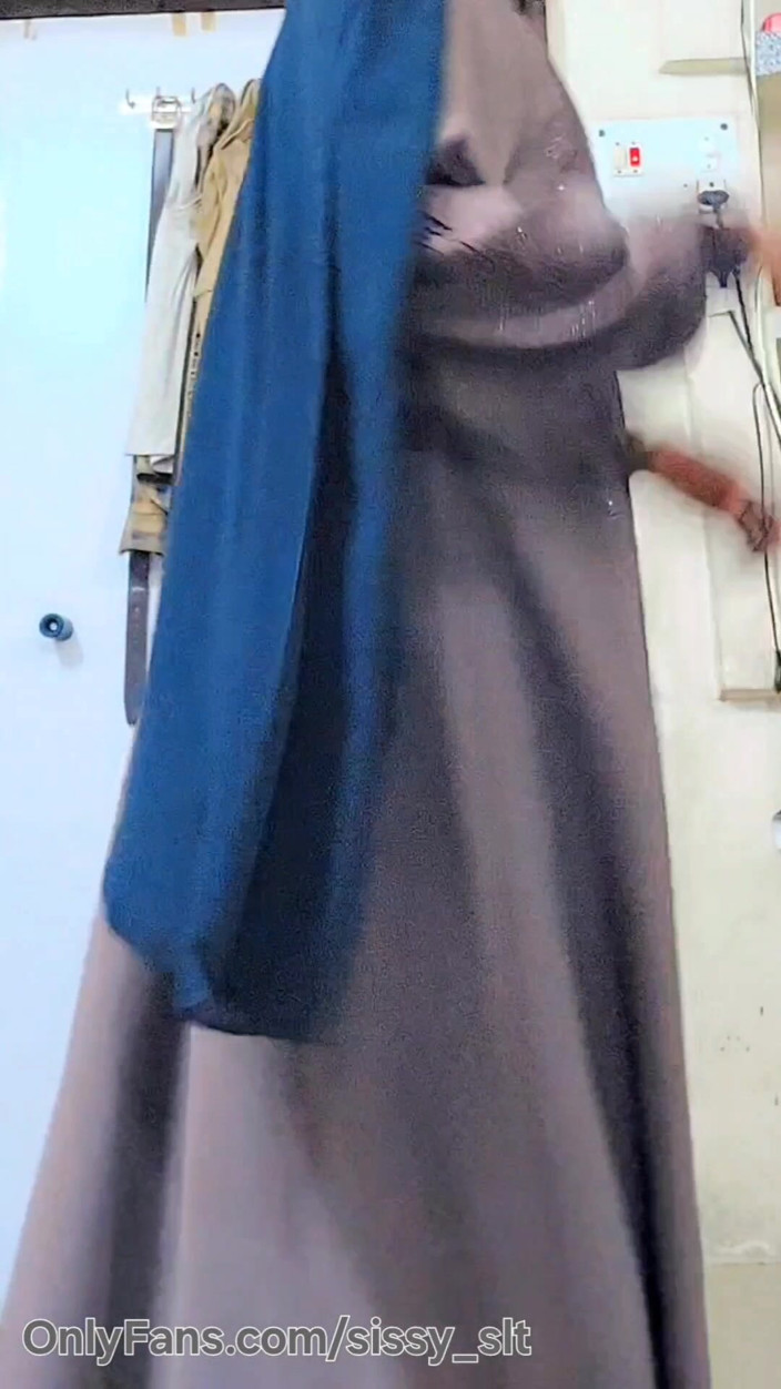 Sissy Slut Simran: Hijabi moslima Kinner Hijda probeert impotente penis te masturberen