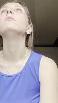 Une femme malade obsédée par la toux