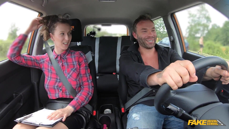 Fake Driving School: Kauf mir einen Kaffee und fick mich