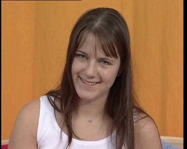 YOUR FIRST PORN: Junge Nadin Rasiert ihre Muschi Softclip la giovane nadin si...