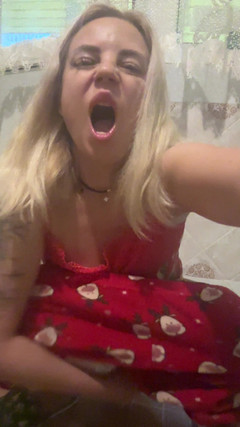 LarisaCum: 我会在厨房炉子附近做一瓶Sypree，然后把果汁洗得到处都是