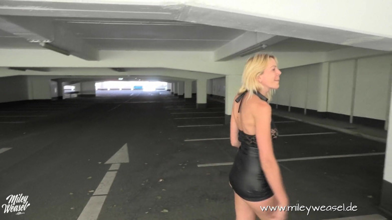 Miley Weasel: Cowok ini ngentot aku di luar ruangan!!