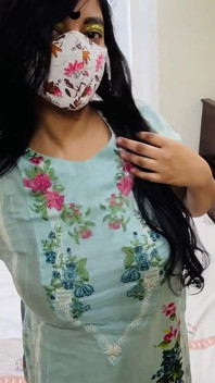 Isteri Muslim miang menggoda suaminya dalam video desi rumah sebenar