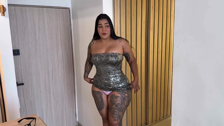 AlejandraGarciax: Nhân viên dịch vụ sừng sỏ vì không bị sa...
