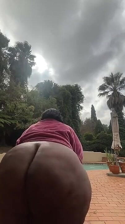 Ebony SSBBW MILF Stripteasing Outdoor (Legendary Booty Overdose)