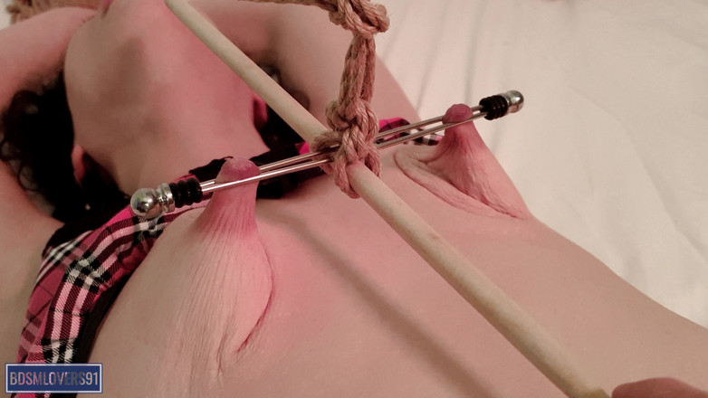 Bdsmlovers91: Boş sarkık memeler sert meme ucu oyunuyla çığlık atıyor - renkli versiyon