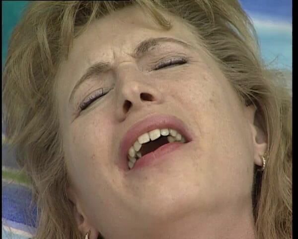 YOUR FIRST PORN: Vorbe murdare cu 2 ambele găuri
