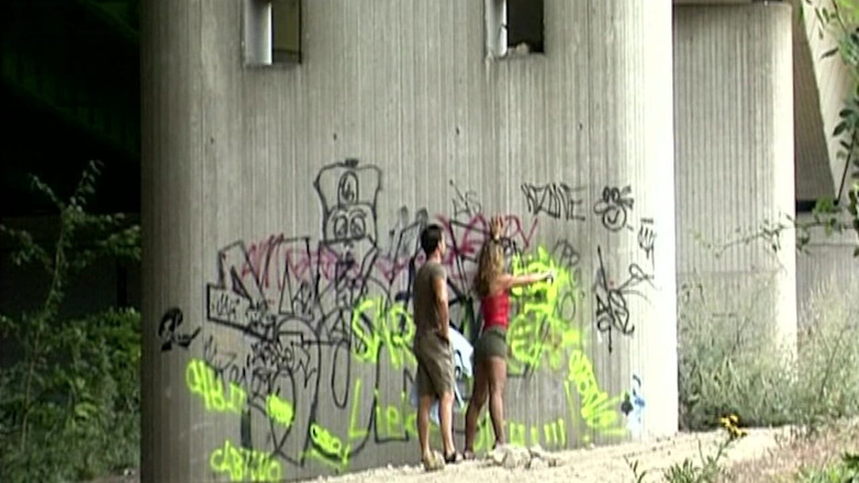 Erotic Club: Blonďatá MILF prsty kapající kundičku k třesoucímu se orgasmu