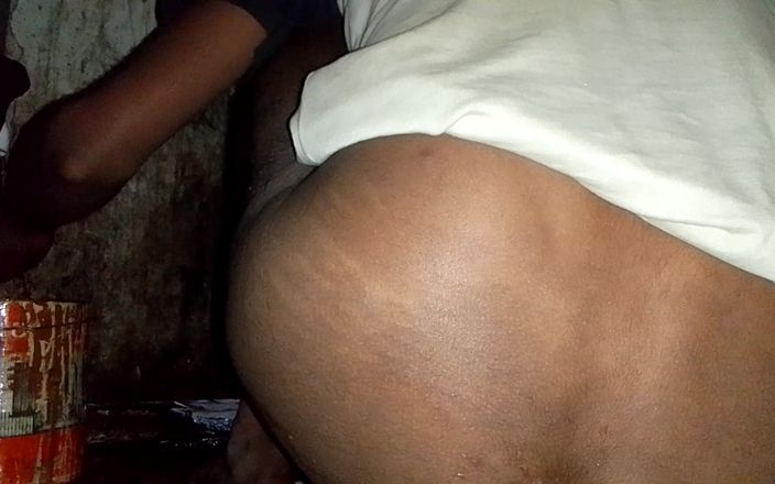 Crazy boy moment: O garoto sujo do sul da Índia fazendo em sua sujeira