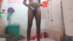 Tamil 10 inches BBC: Tamil10inches grote zwarte lul hard bij zeer koud water!