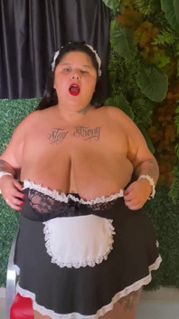 Mary Juana la cameriera bbw con grandi tette cadenti