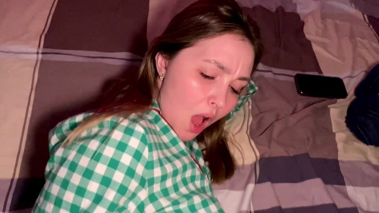 Alina Rai: - 你的鸡巴对我的屁股来说太大了，最好在阴户里啪！.继子无法进入继母的菊花，决定操逼！