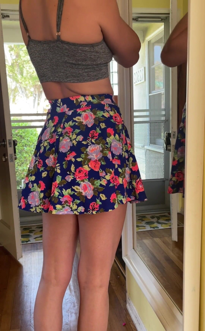 VibeWithMommy: Meine geile MILF nachbarin kam zu mir und sie war...