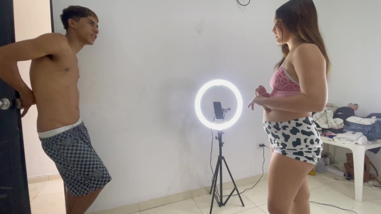 Brianasexx: Üvey erkek kardeşim bir arkadaşım için görüntülü görüşme yaptığımdan öğreniyor ve...