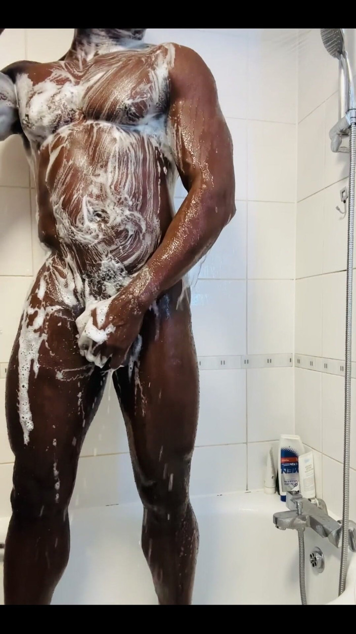 Afro Black XXX: Bugün duş zamanı. Düzenlenmemiş.