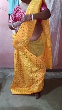 Sari amarillo cayendo solo sfw