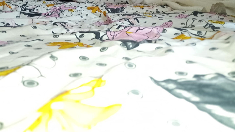 Mr Cute Cock: Manžel hrdě sleduje, jak pozvané velké černé péro protahuje svou ženu jako...