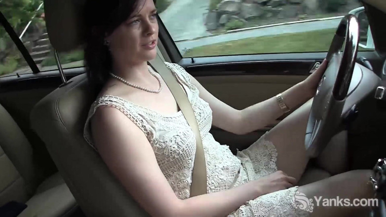 Yanks: Yanks babe Savannah Sly masturbates in the car