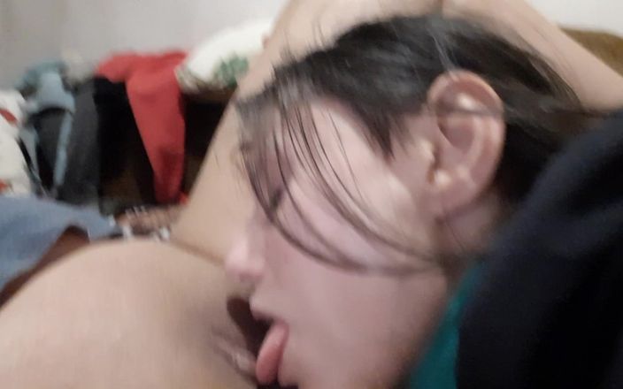Lesbian-illusion: Teman wanita saya menjilat dan menghisap semua jus pepek saya -...
