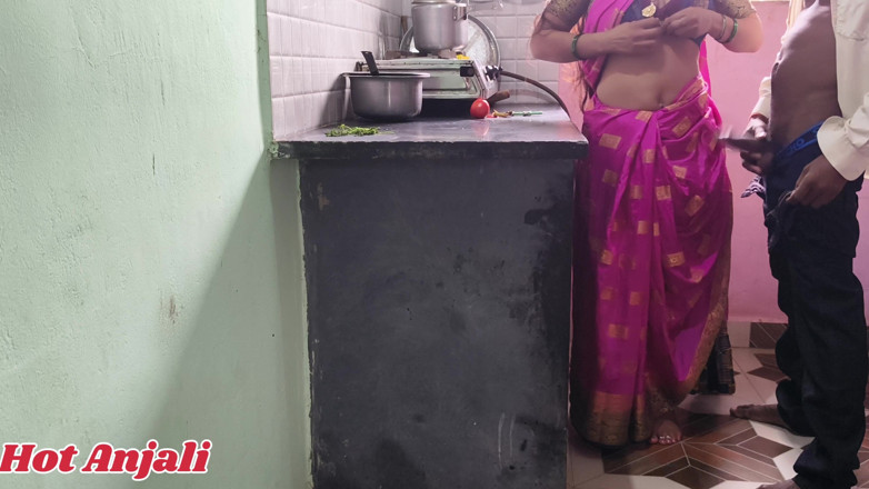 Anjali bhojpuri Babe: Aku mengisap payudara tante Anjali yang cantik dan menyetubuhi memeknya,...