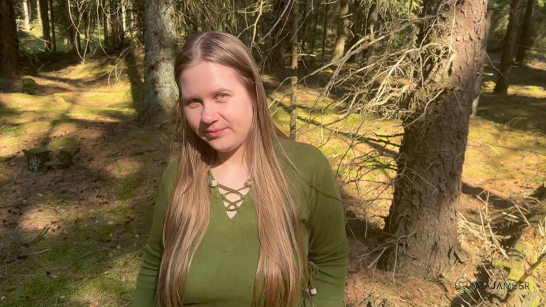 Maja Meer: Quickie Lembab Di Hutan Dengan Closeup Panas