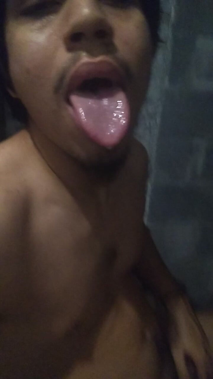 AlexAlejandro13: इस तरह मैं अपना खुद का वीर्य खाती हूं मैं अपनी जीभ पर रखती हूं